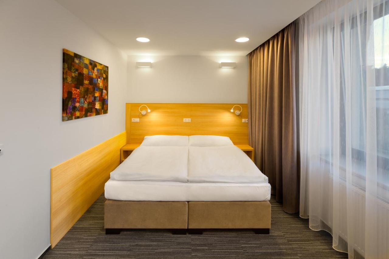 Ala hotel Bystrice nad Pernstejnem Kültér fotó