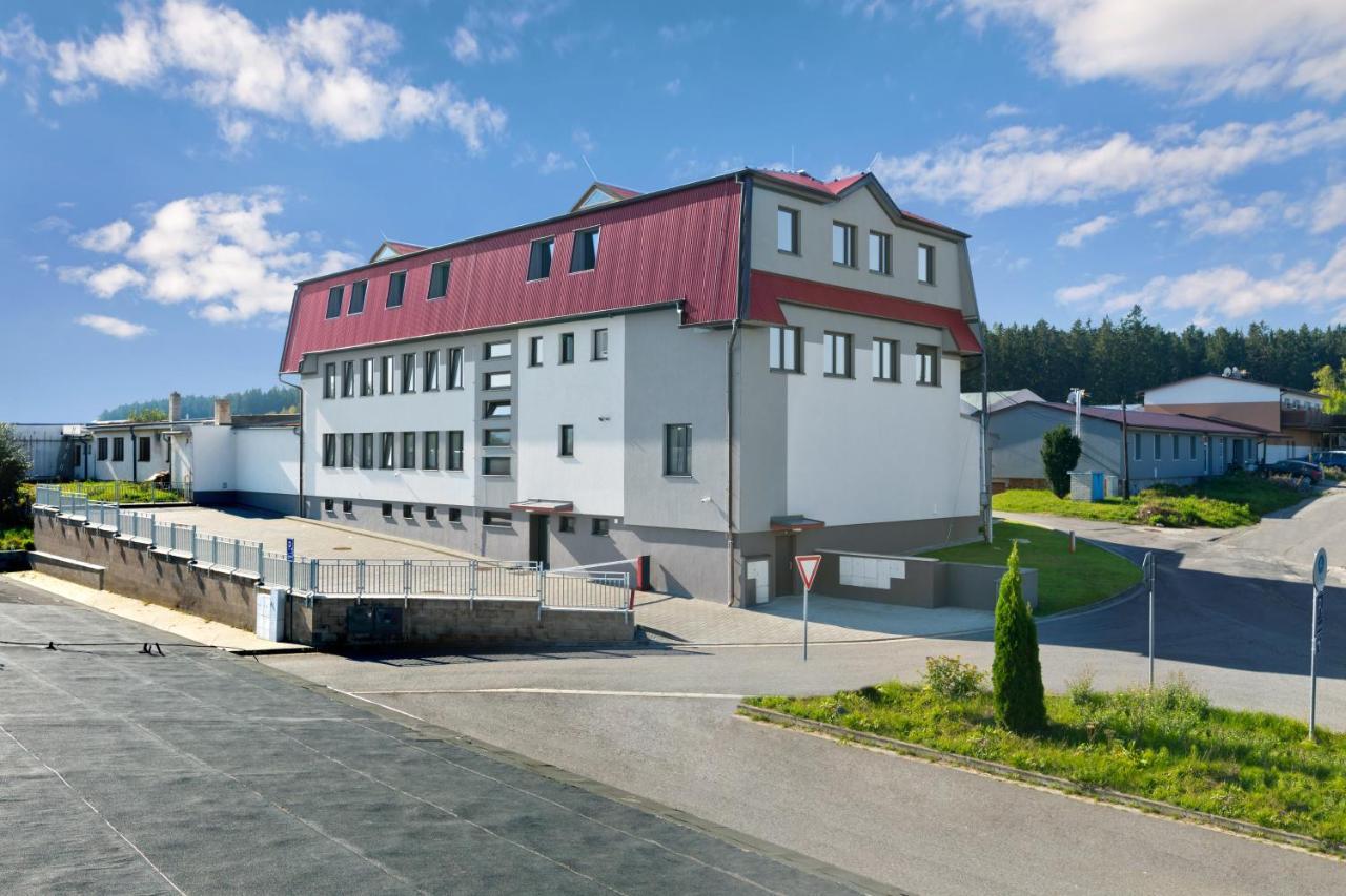 Ala hotel Bystrice nad Pernstejnem Kültér fotó